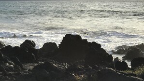 A rocky shoreline with waves crashing against the rocks. - Affordable Paradise  (Kihei)