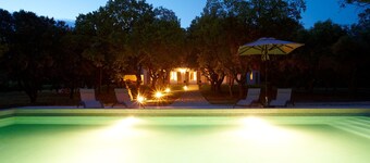 Elegance and simplicity in the heart of the vineyards