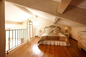 4 Schlafzimmer, Schreibtisch, Bügeleisen/Bügelbrett, WLAN