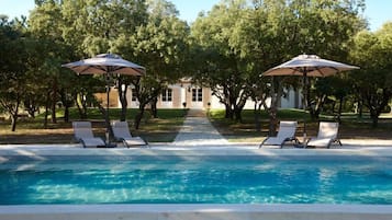 LĂ€mmitetty uima-allas