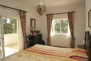 4 bedrooms, iron/ironing board, travel cot, free WiFi