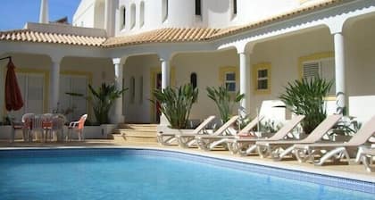 Spacious villa - 221 sqm - private pool - 5 minutes' walk to the beach - WLAN