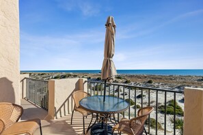 Outdoor dining - 105 Sailmaker - Beautiful 3 BR Oceanfront (Fernandina Beach)