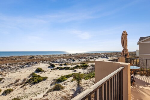 105 Sailmaker - Beautiful 3 BR Oceanfront