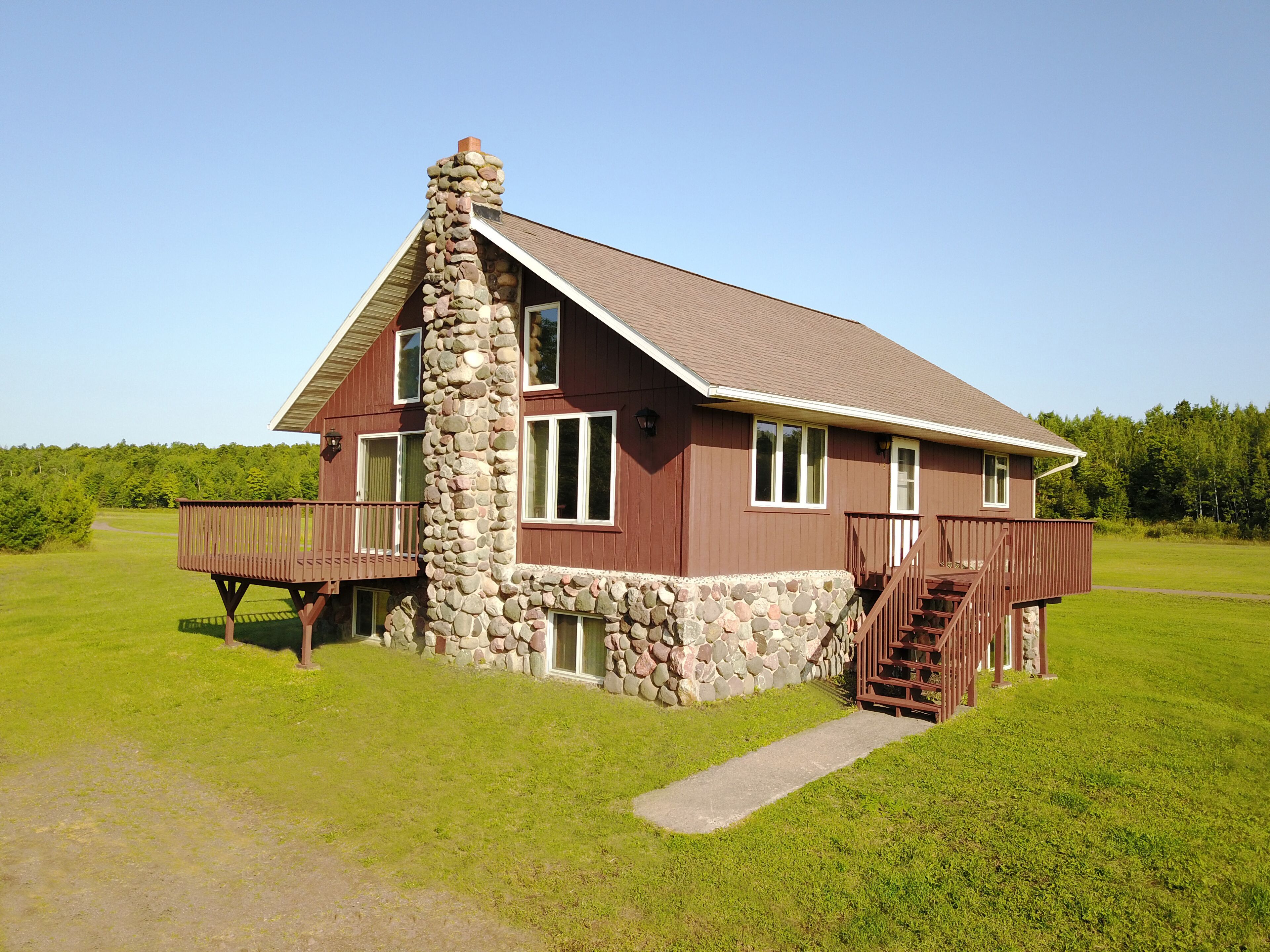 Clean, Spacious, Quiet And Private Area, Walking Distance To Indianhead Mountain