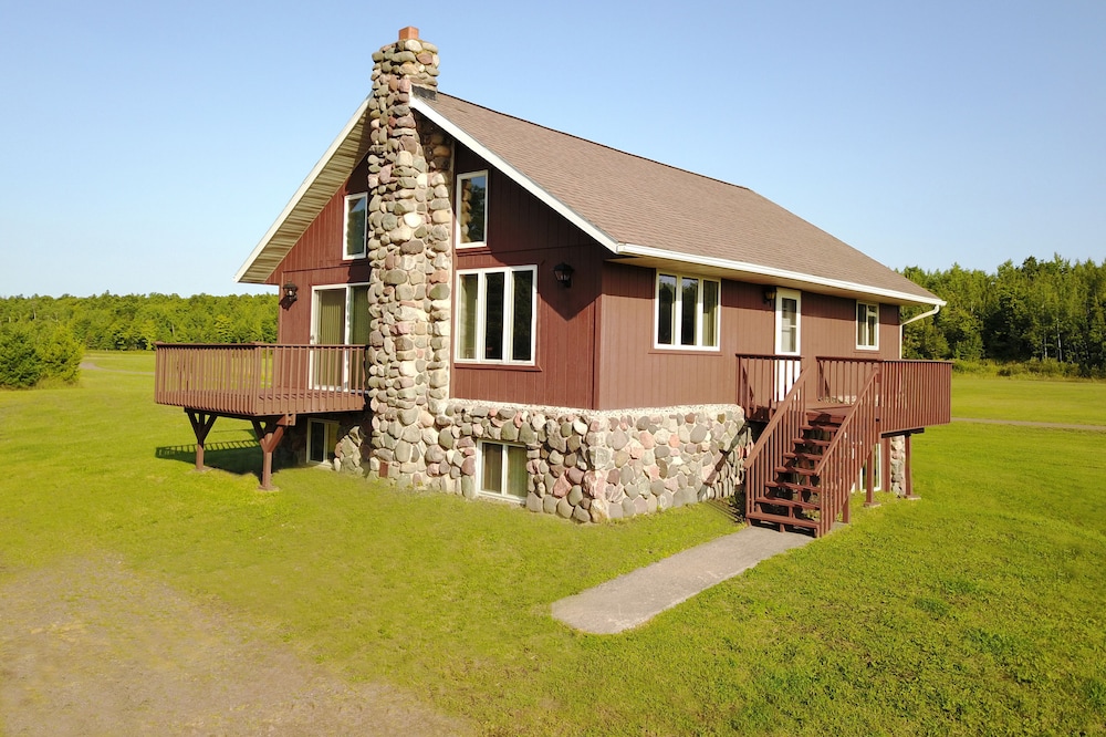 Clean, Spacious, Quiet And Private Area, Walking Distance To Indianhead Mountain