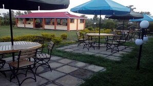 Property grounds - Hotel Pikadili (Kendu Bay)