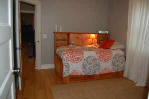3 chambres, fer et planche à repasser, Wi-Fi, draps fournis