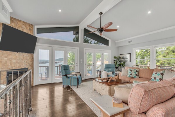 Smart TV, DVD player