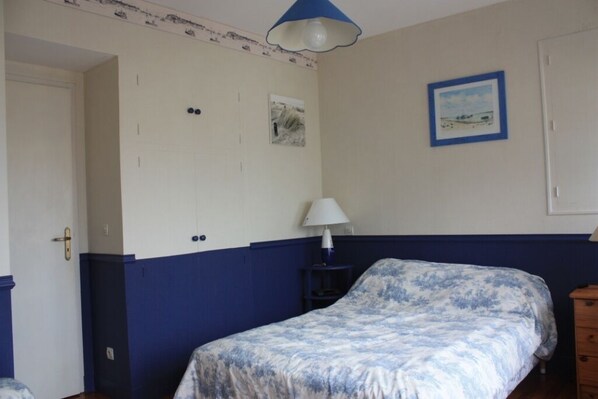 2 bedrooms, iron/ironing board, free WiFi