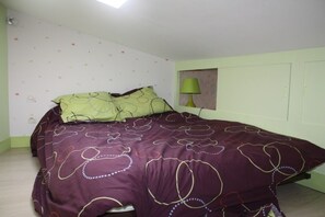 2 bedrooms, iron/ironing board, free WiFi