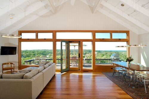 Light Open Vacation Home, Sweeping Waterviews, Hill Top, Private 