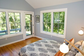 4 bedrooms, desk, iron/ironing board, free WiFi - Light Open Vacation Home, Sweeping Waterviews, Hill Top, Private  (Chilmark)