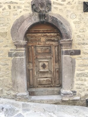 Exterior detail - Idyllic Villa, with Infinity Pool, 4 air conditioned bedrooms & stunning views. (Torino di Sangro)