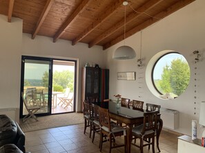 Dining - Idyllic Villa, with Infinity Pool, 4 air conditioned bedrooms & stunning views. (Torino di Sangro)