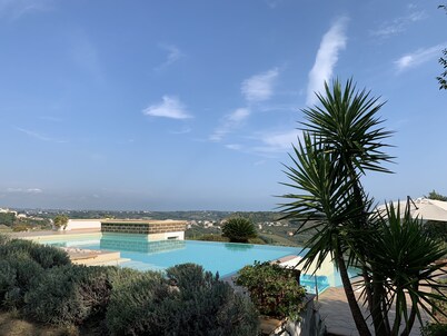 Idyllic Villa, with Infinity Pool, 4 air conditioned bedrooms  & stunning views.