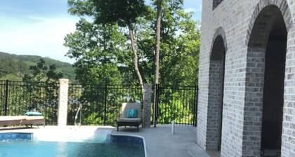 Ein neues UPSCALE Haus am See mit Pool