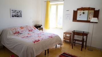 3 chambres, fer et planche à repasser, Wi-Fi, draps fournis