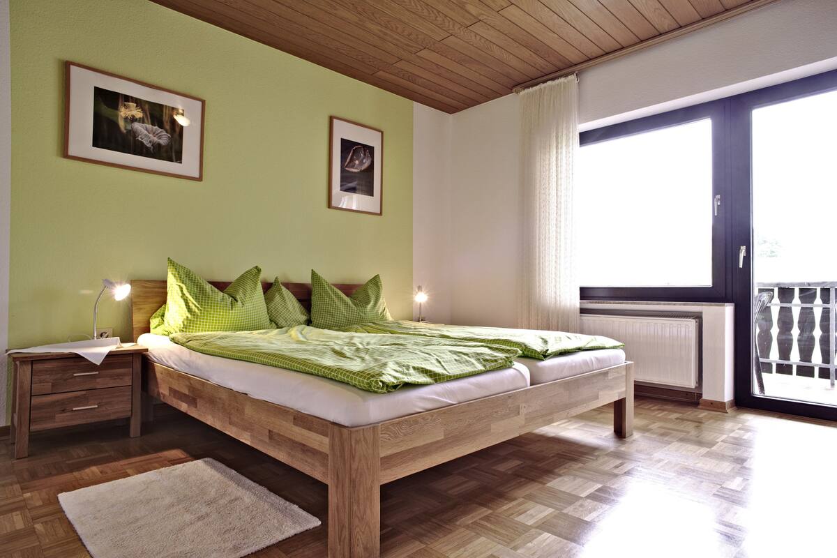 Premier Apartment, 1 Bedroom | Iron/ironing board, rollaway beds, free WiFi, bed sheets