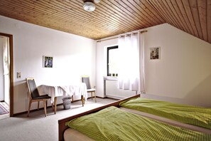 Apartment, Balkon | Wohnbereich | Flachbildfernseher