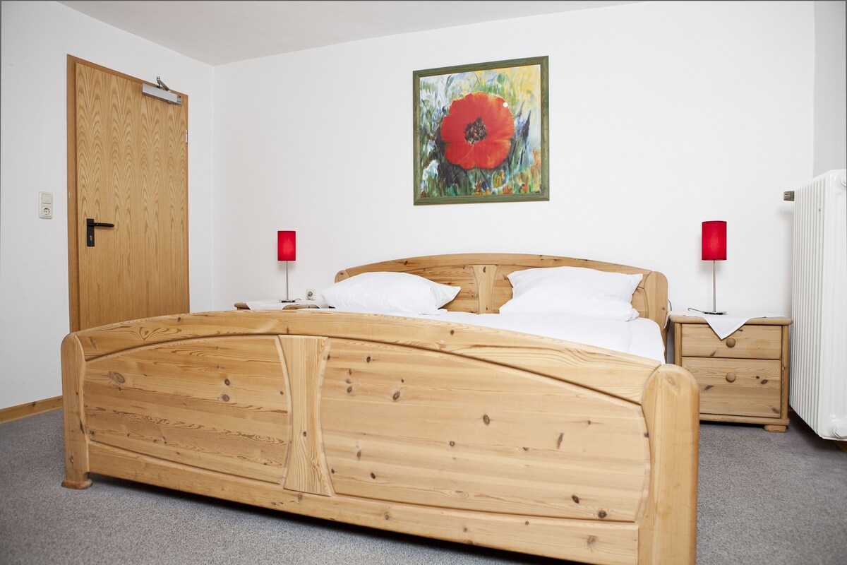 Iron/ironing board (on request), rollaway beds (surcharge), WiFi (free)
