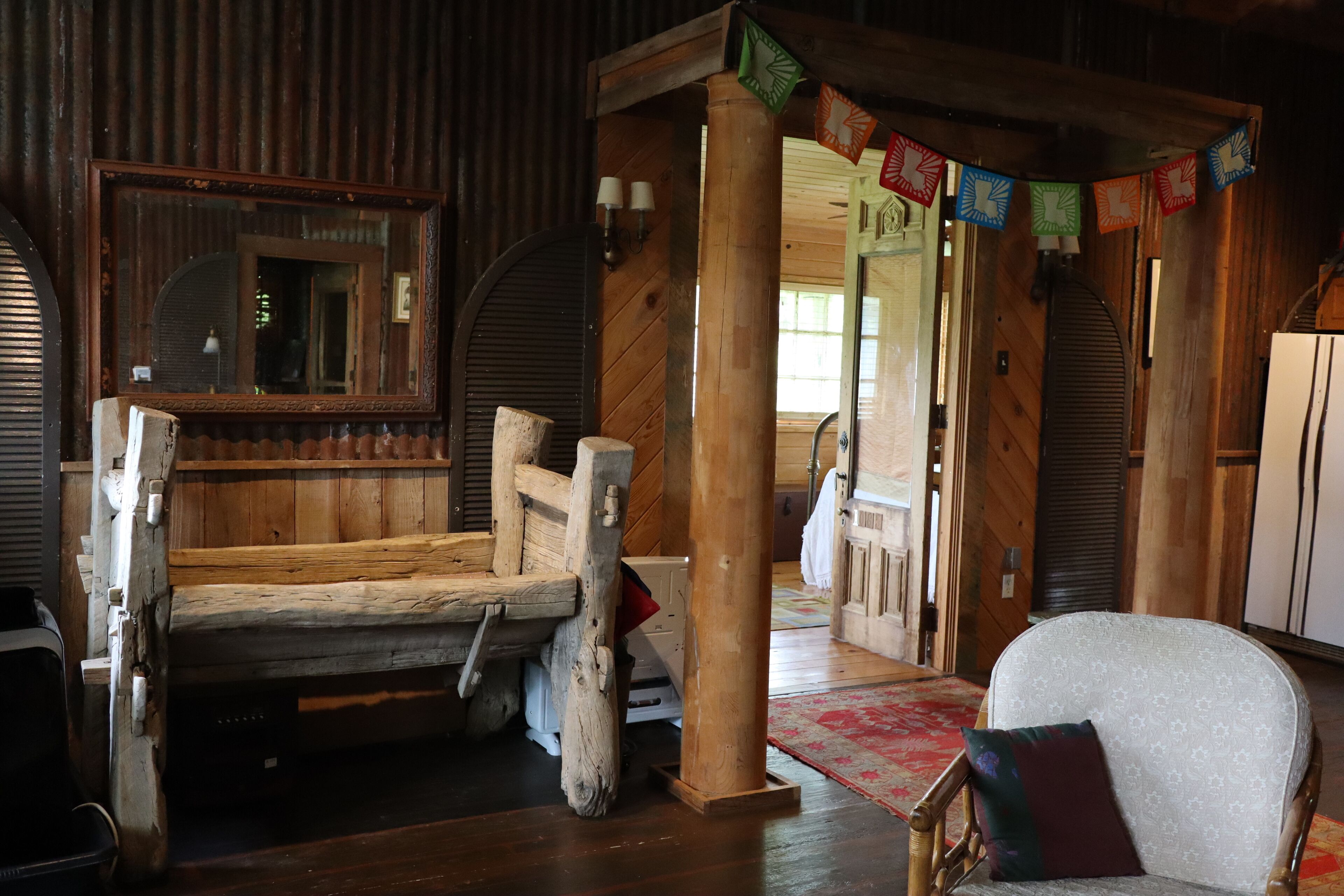 ★ Folk Art Barn, Lrg Pvt 2 BR  ★ Safe Getaway ★