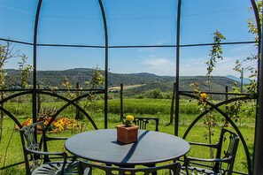 Outdoor dining - Villa with private pool, bikes at 2km from town. Quiet area & panoramic views (Amelia)