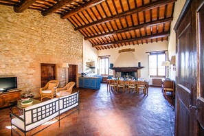 Smart TV, fireplace, DVD player, foosball - Villa with private pool, bikes at 2km from town. Quiet area & panoramic views (Amelia)