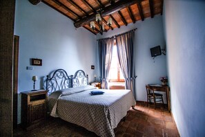5 bedrooms, iron/ironing board, free WiFi, bed sheets - Villa with private pool, bikes at 2km from town. Quiet area & panoramic views (Amelia)