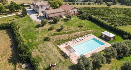 Villa with private pool, bikes at 2km from town. Quiet area & panoramic views