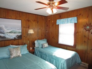 3 bedrooms, iron/ironing board, WiFi, bed sheets - CAPTAINS QUARTERS - AN ALL INCLUSIVE VACATION RENTAL LOCATED IN SOUTHERN SHORES! (Kitty Hawk)