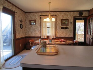 Dining - CAPTAINS QUARTERS - AN ALL INCLUSIVE VACATION RENTAL LOCATED IN SOUTHERN SHORES! (Kitty Hawk)