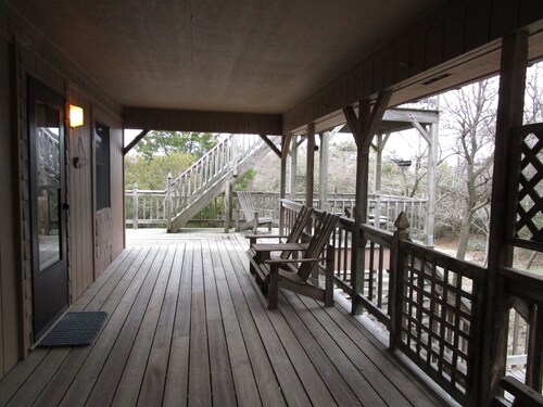 CAPTAINS QUARTERS - AN ALL INCLUSIVE VACATION RENTAL LOCATED IN SOUTHERN SHORES!