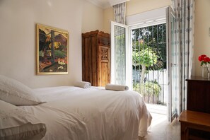 6 chambres, fer et planche à repasser, Wi-Fi, draps fournis