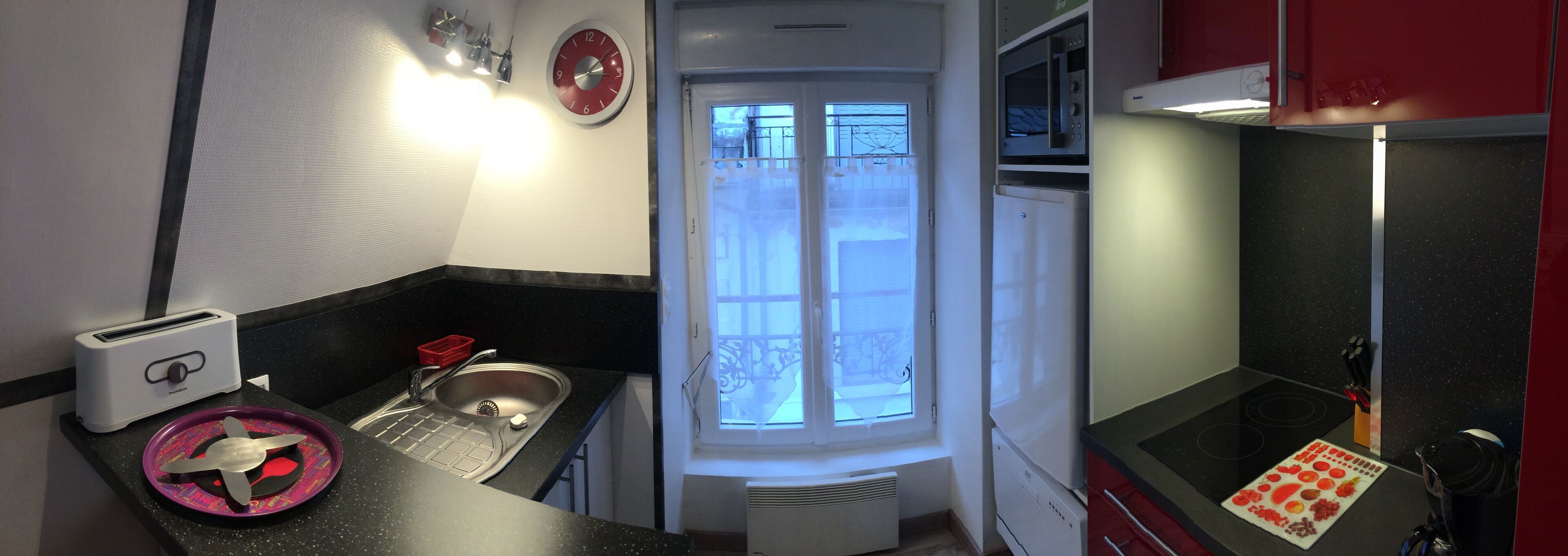 Réfrigérateur, micro-ondes, four, plaque de cuisson