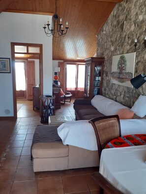 Smart TV, fireplace, books, stereo - Roof Top apartment, quiet, 2 large terraces, close to the best beaches (Lourinha)