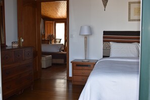 3 Schlafzimmer, Schreibtisch, schallisolierte Zimmer