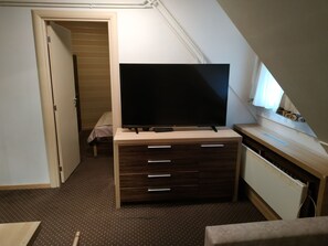 Apartamento, 1 quarto | Área de estar | TV de tela plana
