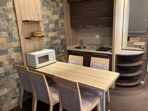 Apartamento, 1 quarto | Área de estar | TV de tela plana