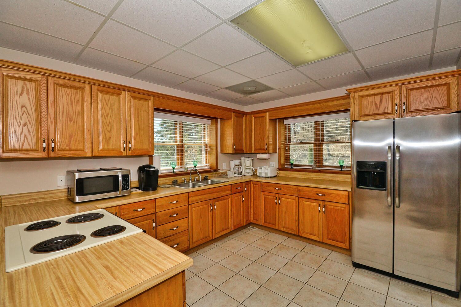 "JUST STEPS TO THE WATER" PRIVATE 2 BR 2 BATH APARTMENT ON 5 POINTS  COVE