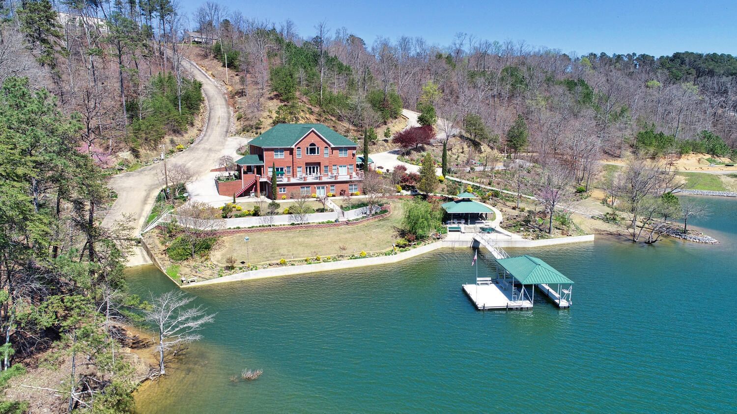 "JUST STEPS TO THE WATER" PRIVATE 2 BR 2 BATH APARTMENT ON 5 POINTS  COVE