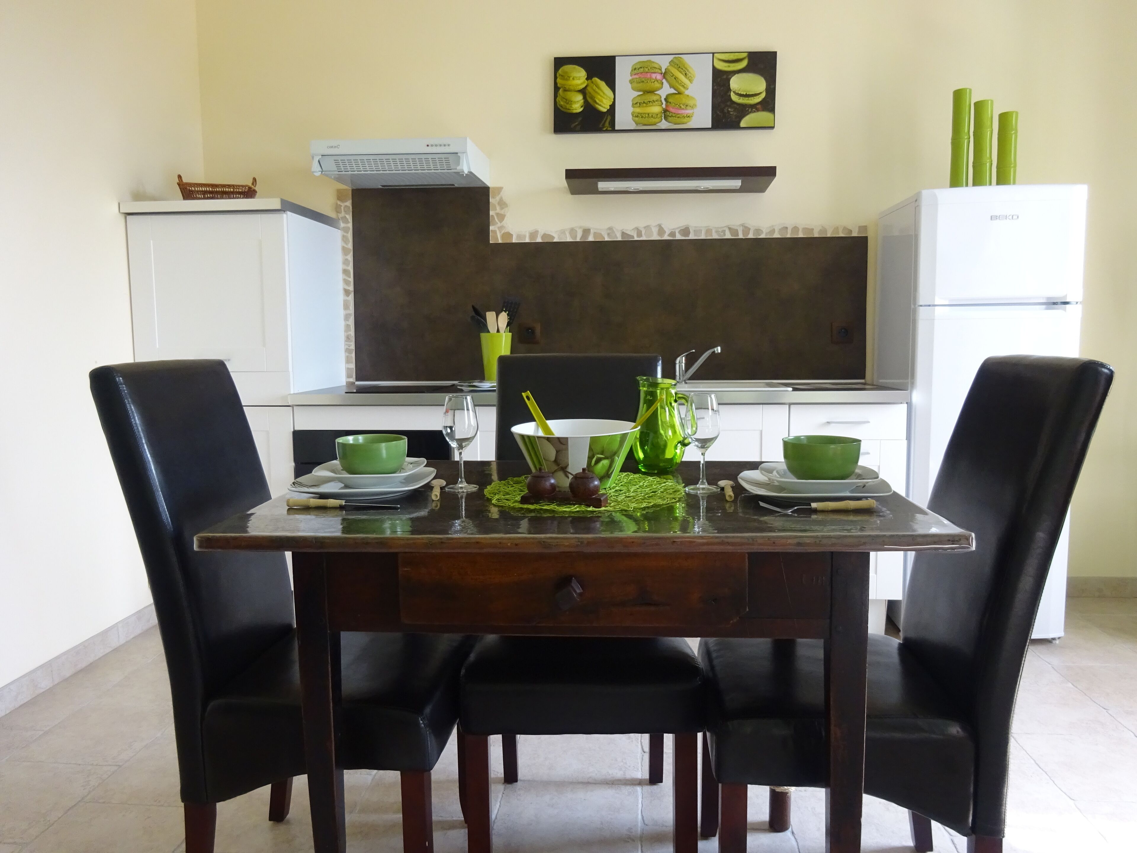 Apartment in old mansion with swimming pool, parking, beaches 8 km