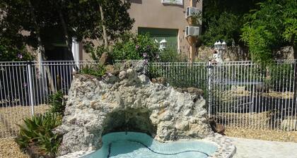 CHARMING GUEST GARDEN TERRACE SWIMMING POOL, FREE PARKING AND WIFI, BEACHES 8 Km away