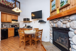 Dining - (A206) Loft Condominiums (Yosemite National Park)