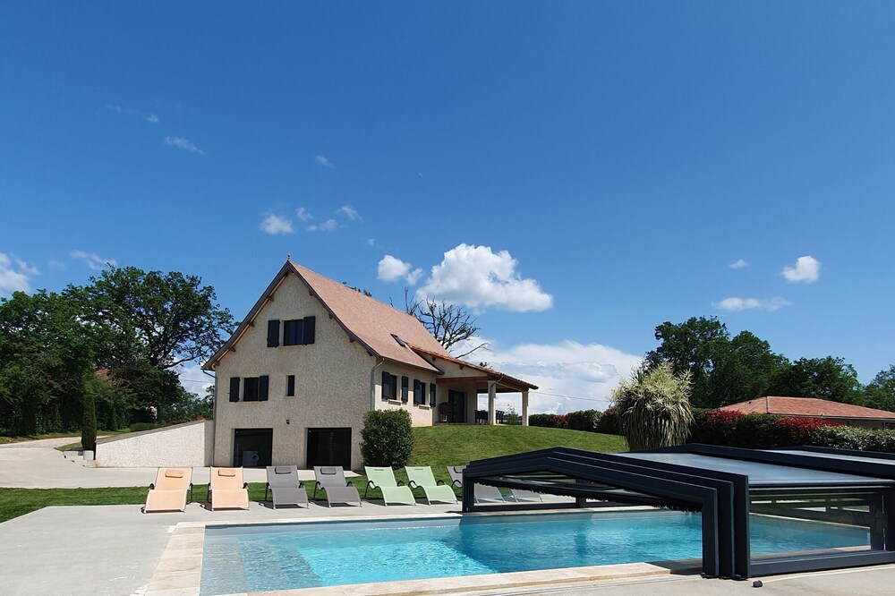 Vacation rental in the countryside-private indoor pool (8x4)