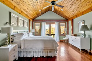 5 bedrooms, desk, iron/ironing board, free WiFi