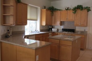 Frigorifero, microonde, forno, lavastoviglie