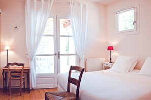 5 chambres, fer et planche à repasser, lit parapluie, Wi-Fi gratuit