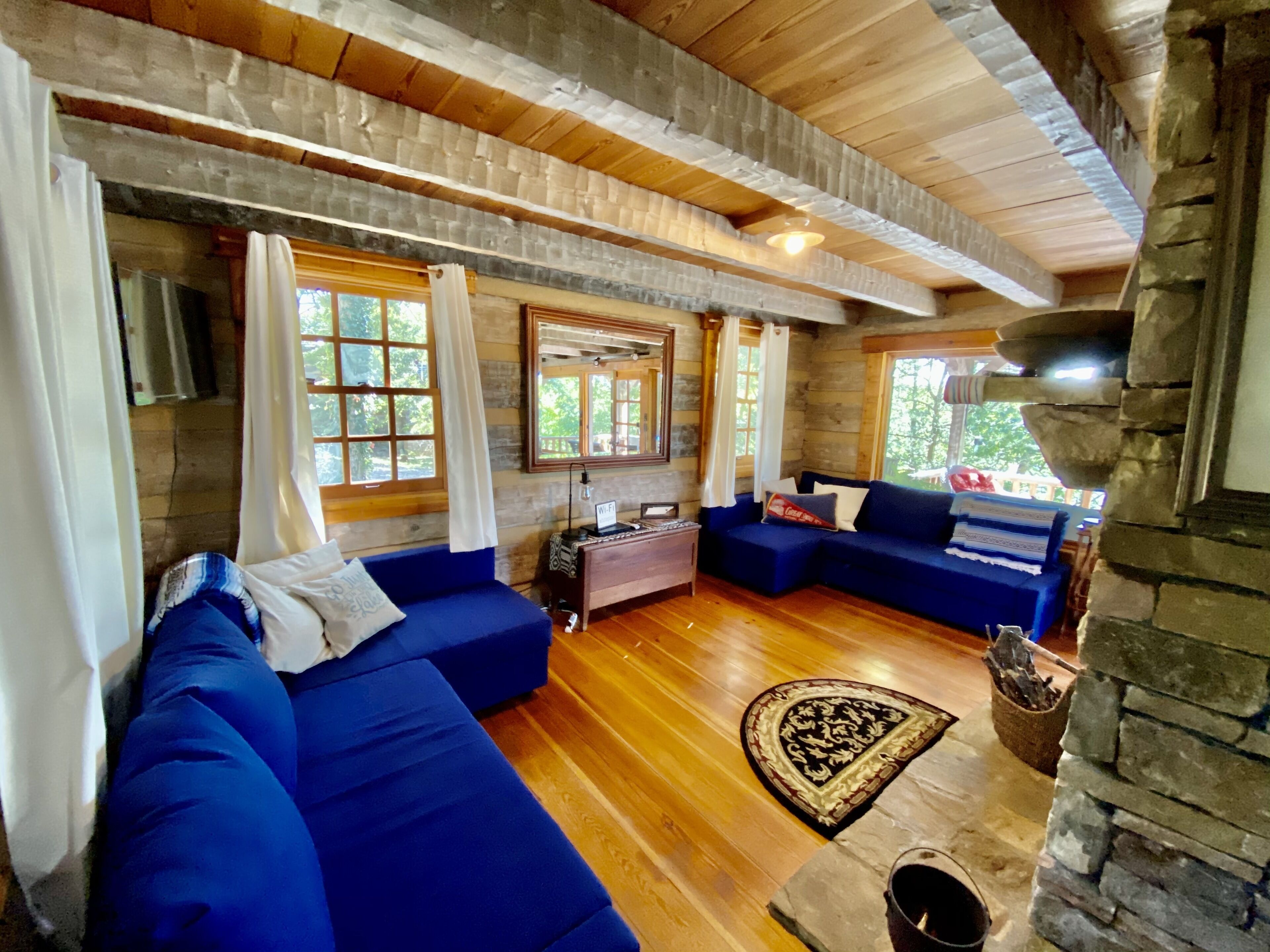 Luxury Log Cabin and 40 acres on Douglas Lake