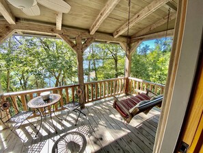 Outdoor dining - Luxury Log Cabin and 40 acres on Douglas Lake (Dandridge)